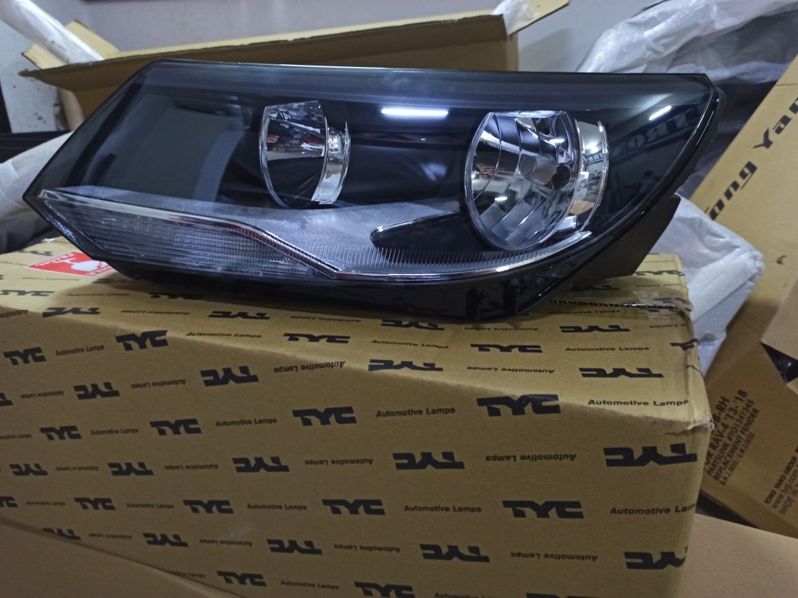 Фара передня права ліва  Volkswagen Tiguan 2011-16