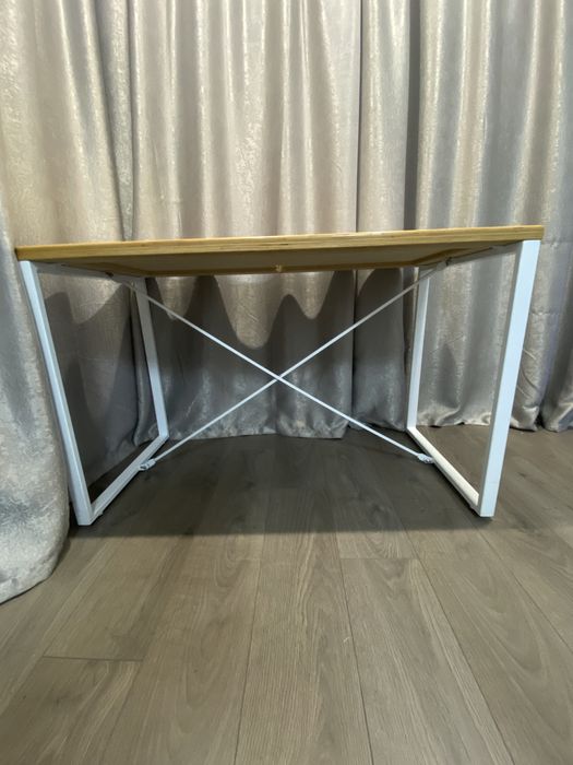 Офисный стол(хорошего качества)