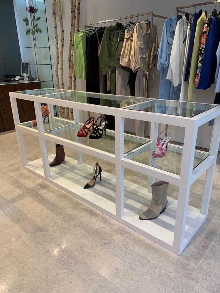 Vitrine em madeira lacada a branco