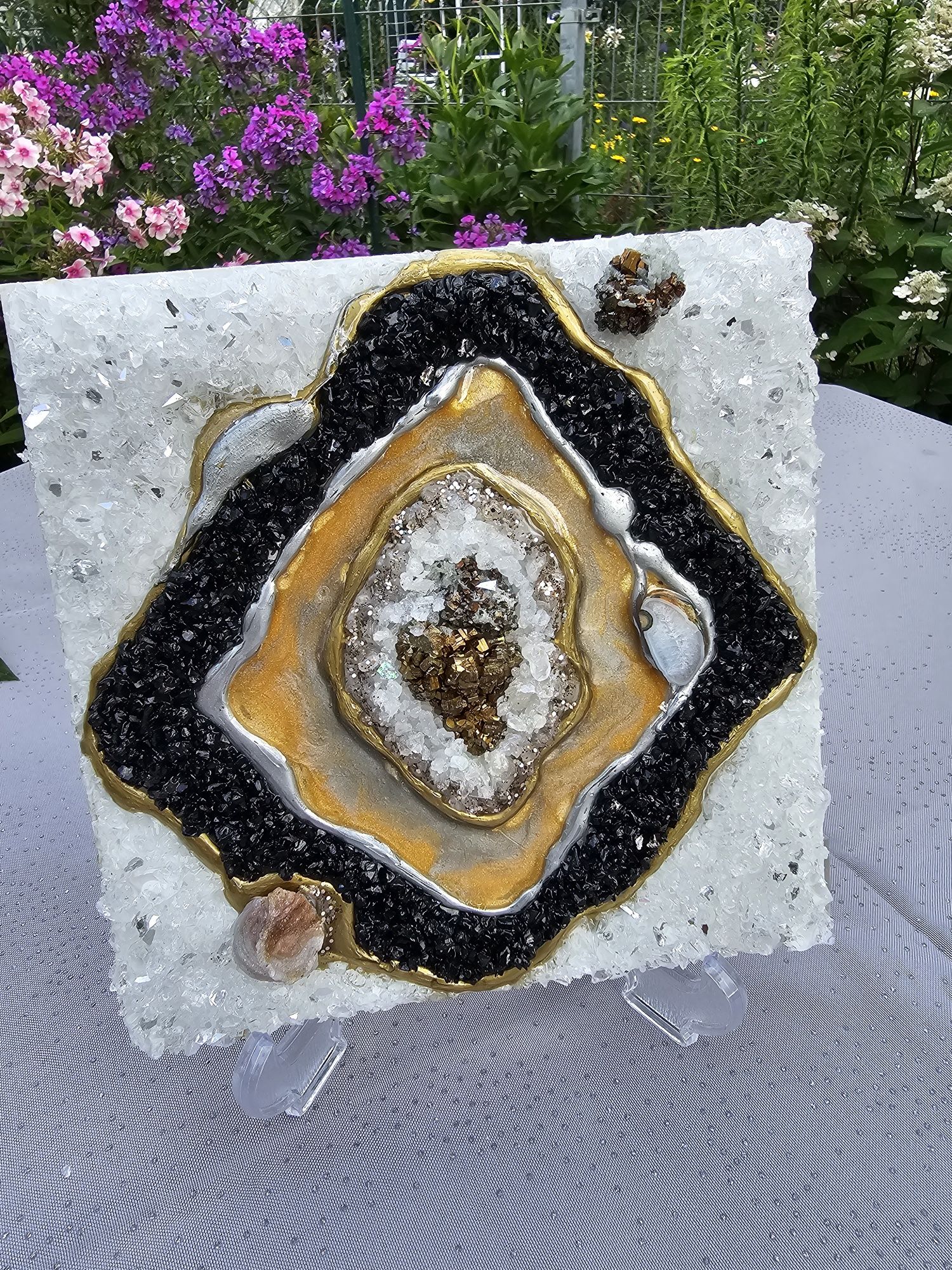 Obraz geode z żywicy epoksydowej o wymiarach 20x20cm