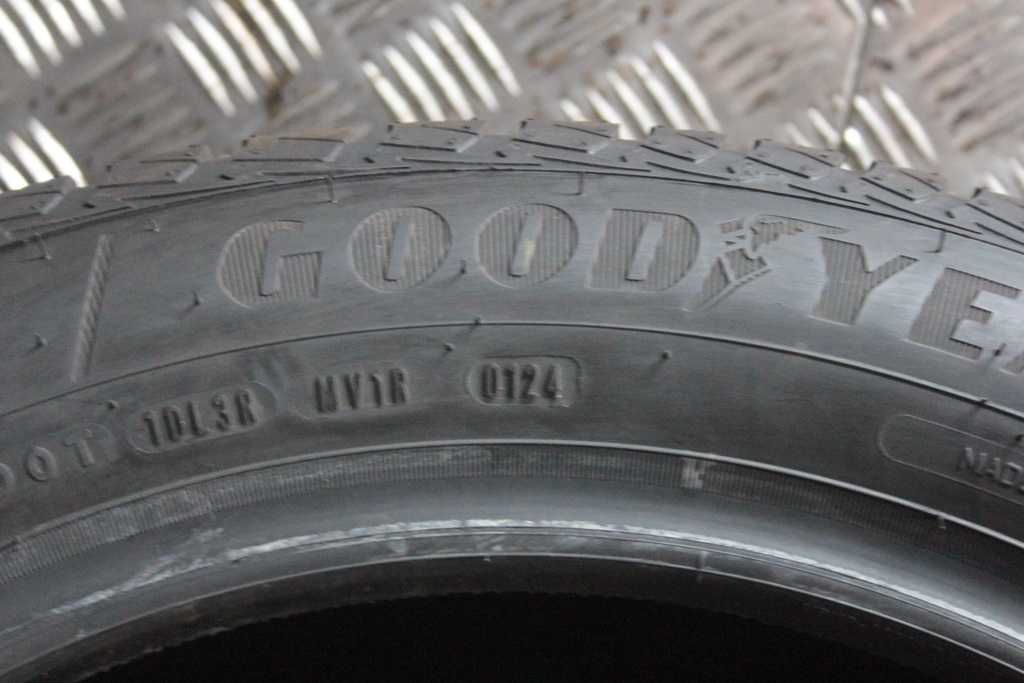 215/55/17 Goodyear Vector 4Seasons 215/55 R17 94V AO jak nowe