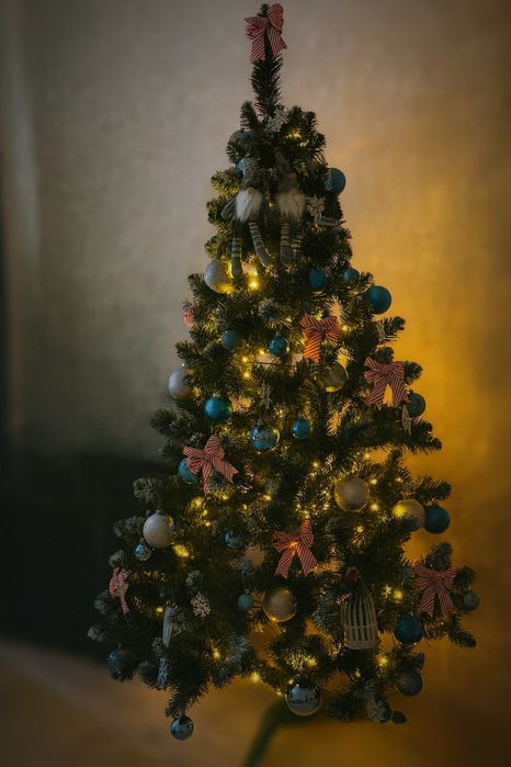 Ёлка искуственная с шишками