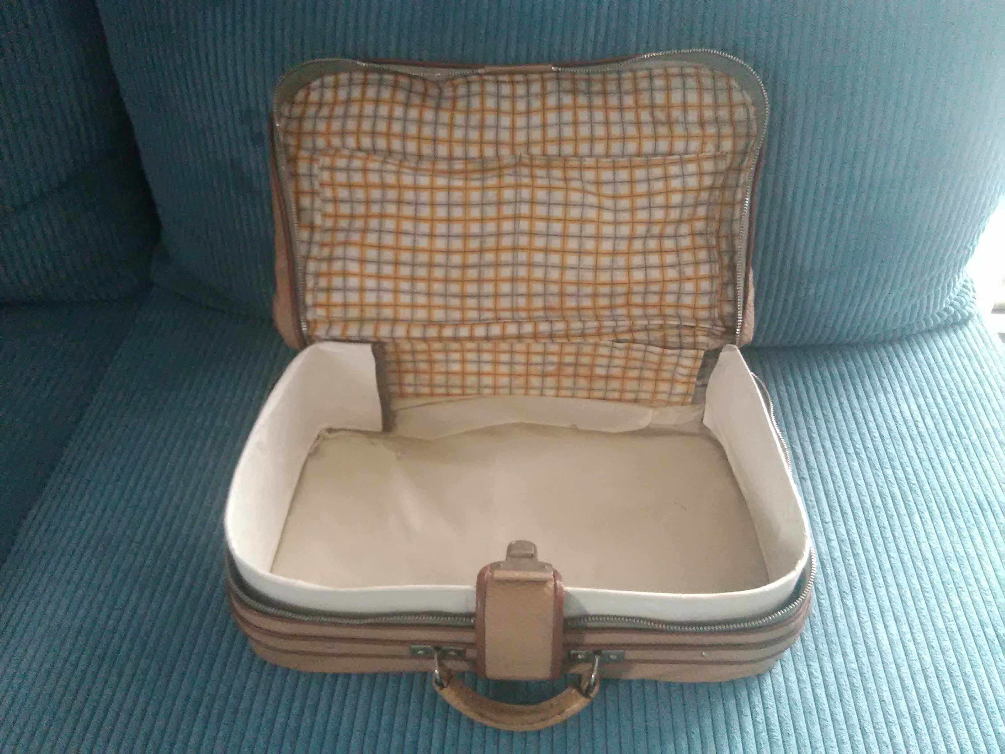 stara walizka kufer neseser torba rekwizyt retro zabytek antyk loft