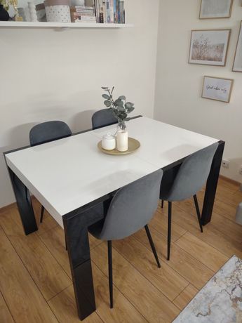 Stół lakierowany 90x130x190 + 4 krzesła