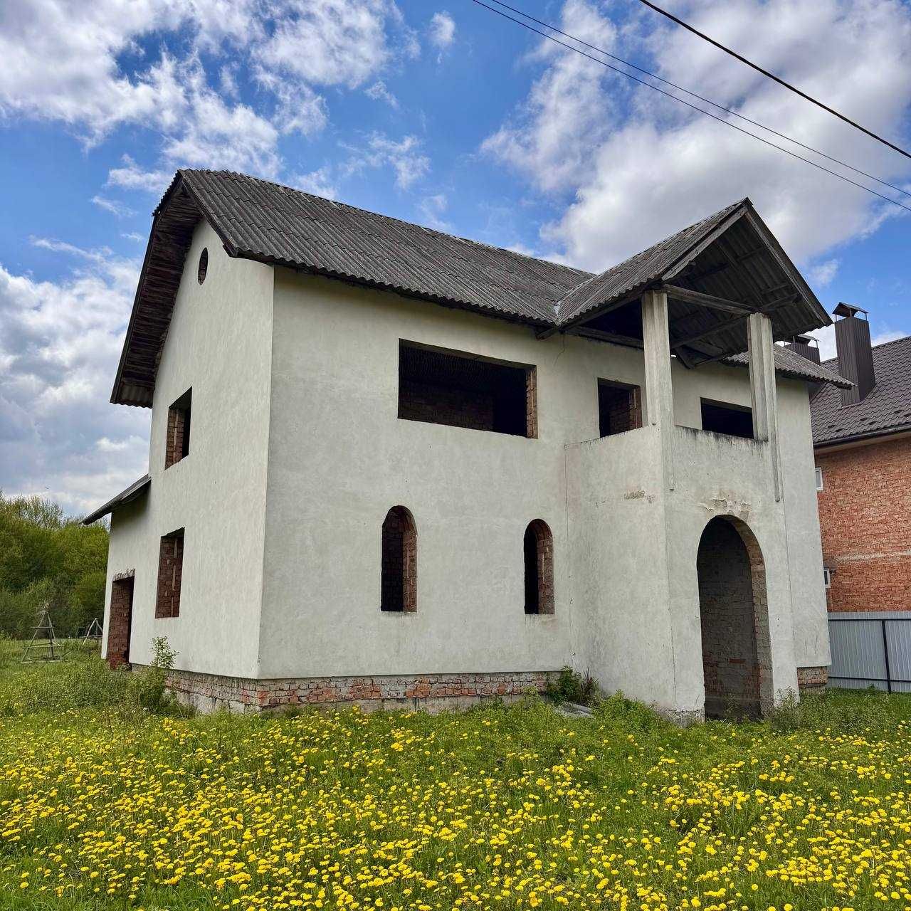 продаж велика земельна ділянка з коробкою будинку. дуже гарне місце.