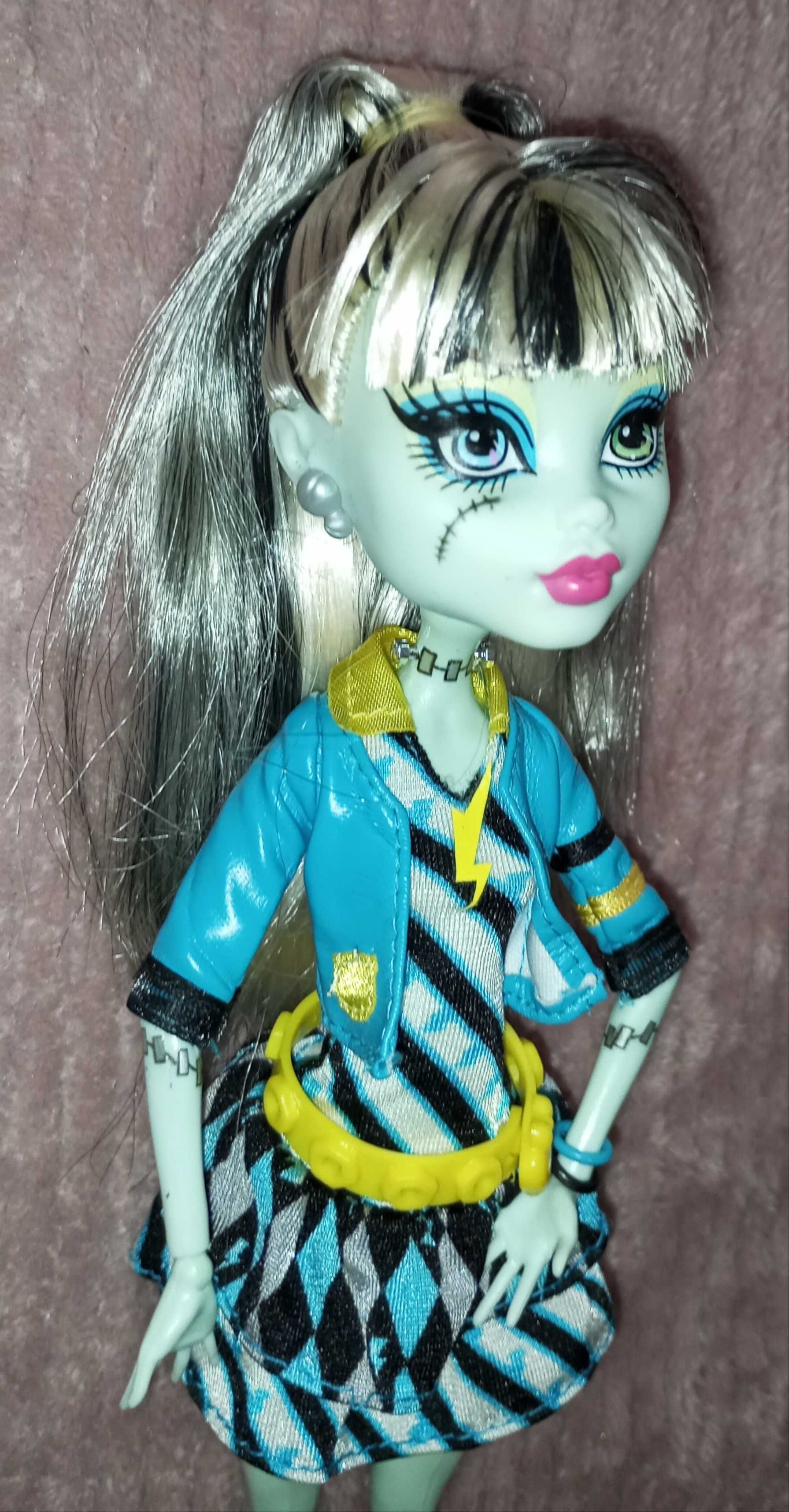 Lalka Monster High Frankie Stein Upiorni Uczniowie
