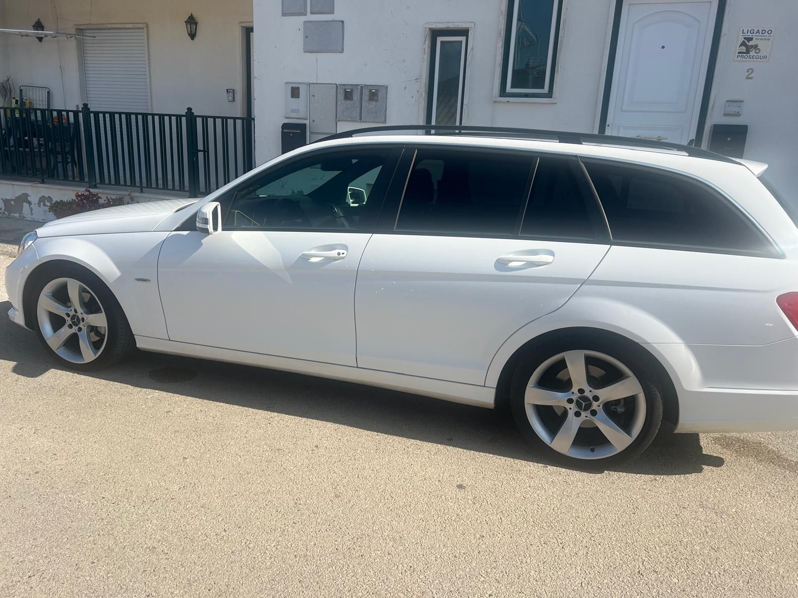 Mercedes C220 Edition( carregada de extras de origem)  imaculada!
Ano