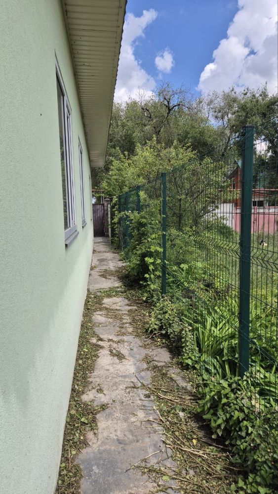 Продам будинок в центрі Підгородного, терміново