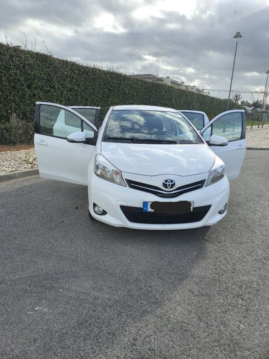 Toyota Yaris com AR Condicionado