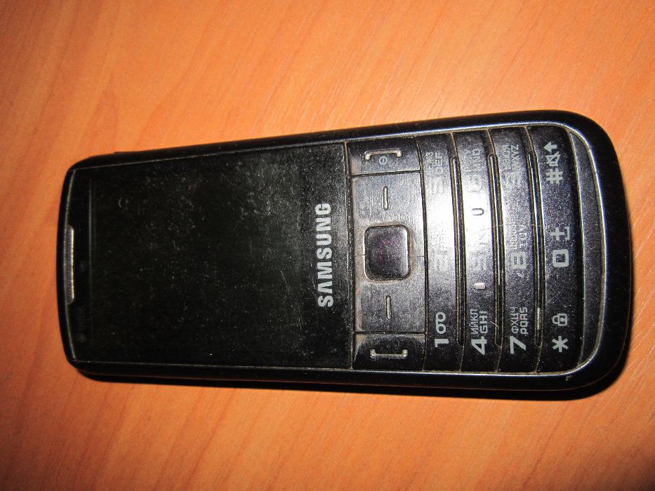 телефон .SAMSUNG на 2 сим-карты