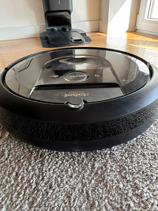 Aspirador iRobot Roomba i7+ (com Base de Descarga Automática)