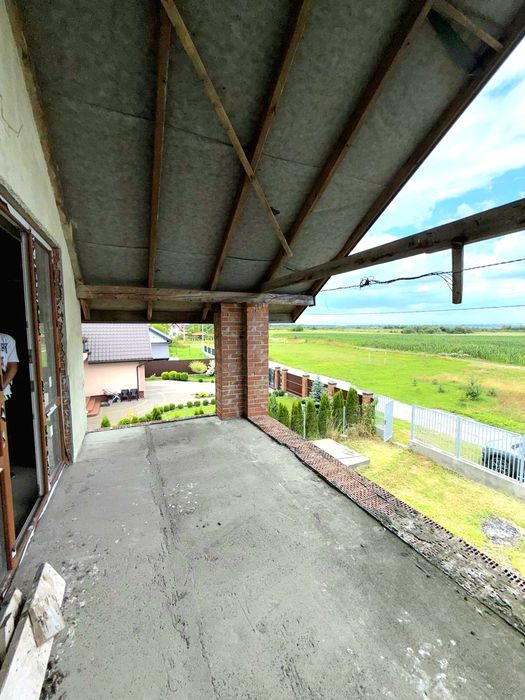 Продається 5-ти кімнатний будинок у місті Городок 30км від Львова