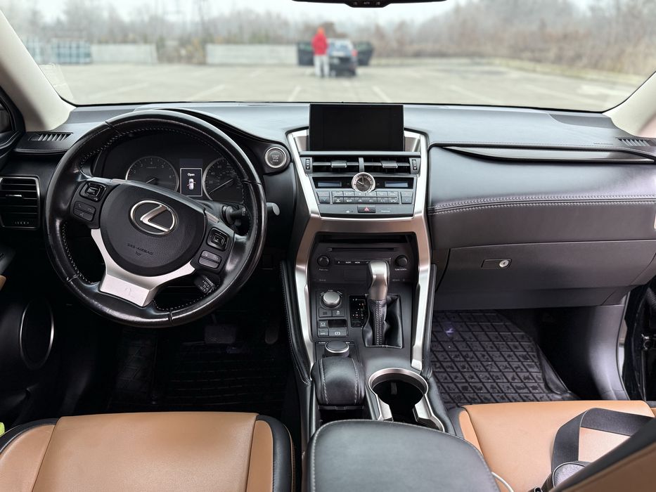 Автомобіль Lexus NX 200T