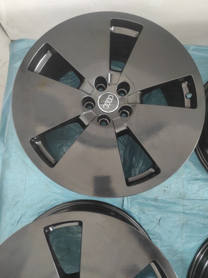 231 Felgi aluminiowe ORYGINAŁ AUDI R 19 5x112 otwór 66,6 Czarne