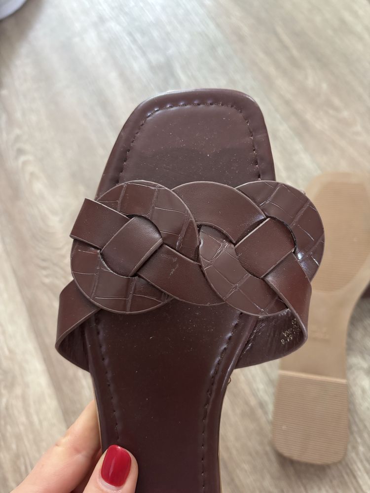 Шльопанці Primark