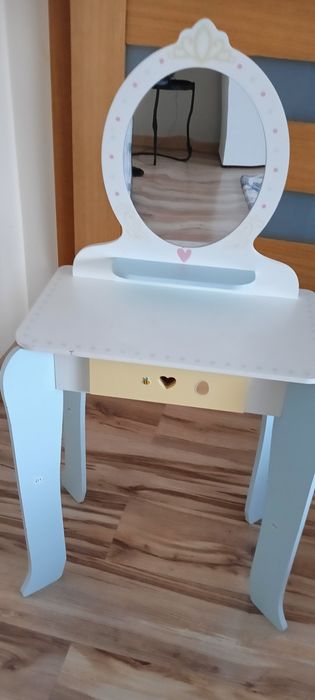 Toaletka dla dziewczynki