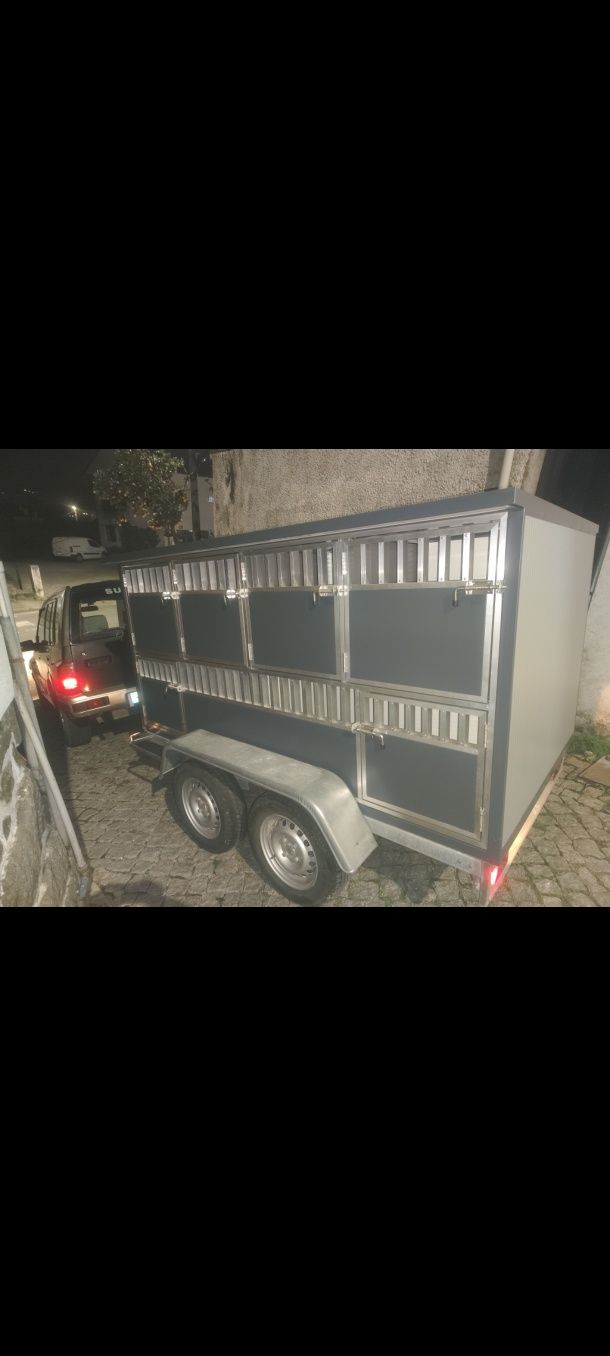 Atrelado esta como novo tem lona