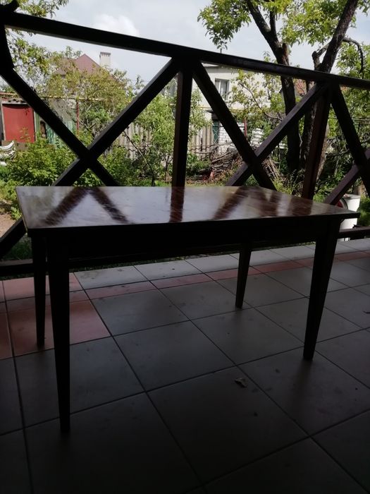 Стол для гостиной