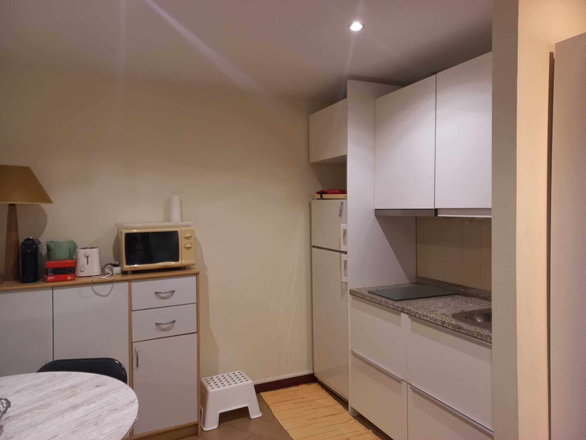 QUARTO a MENINA Estudante Universitária (Paranhos)