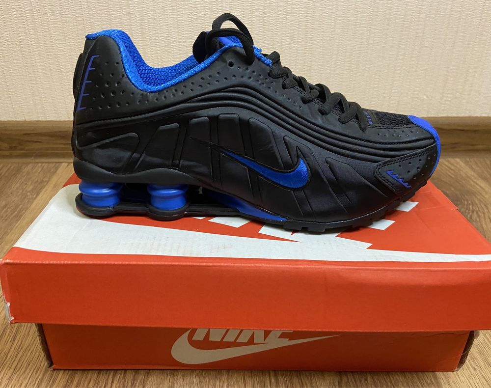 Nike Shox R4 кросівки + брендові шкарпетки Nike  у подарунок