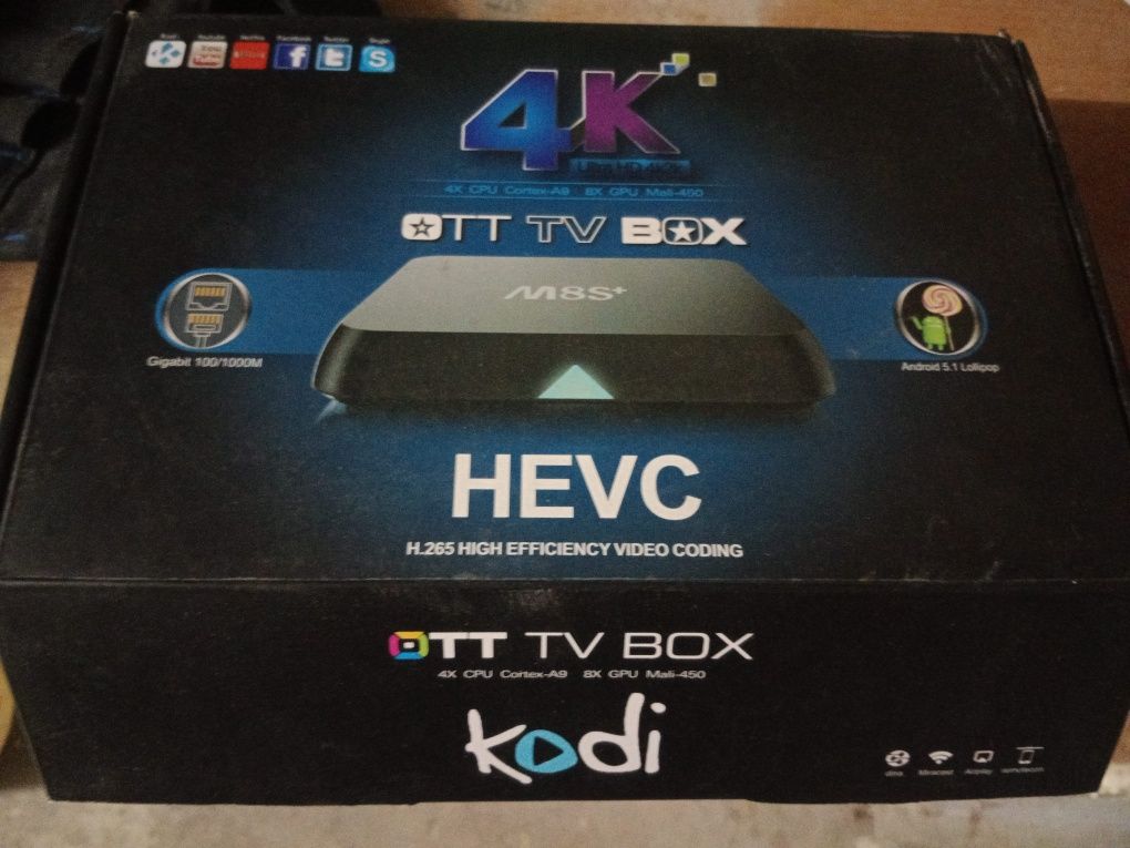 Android TV box M8S+