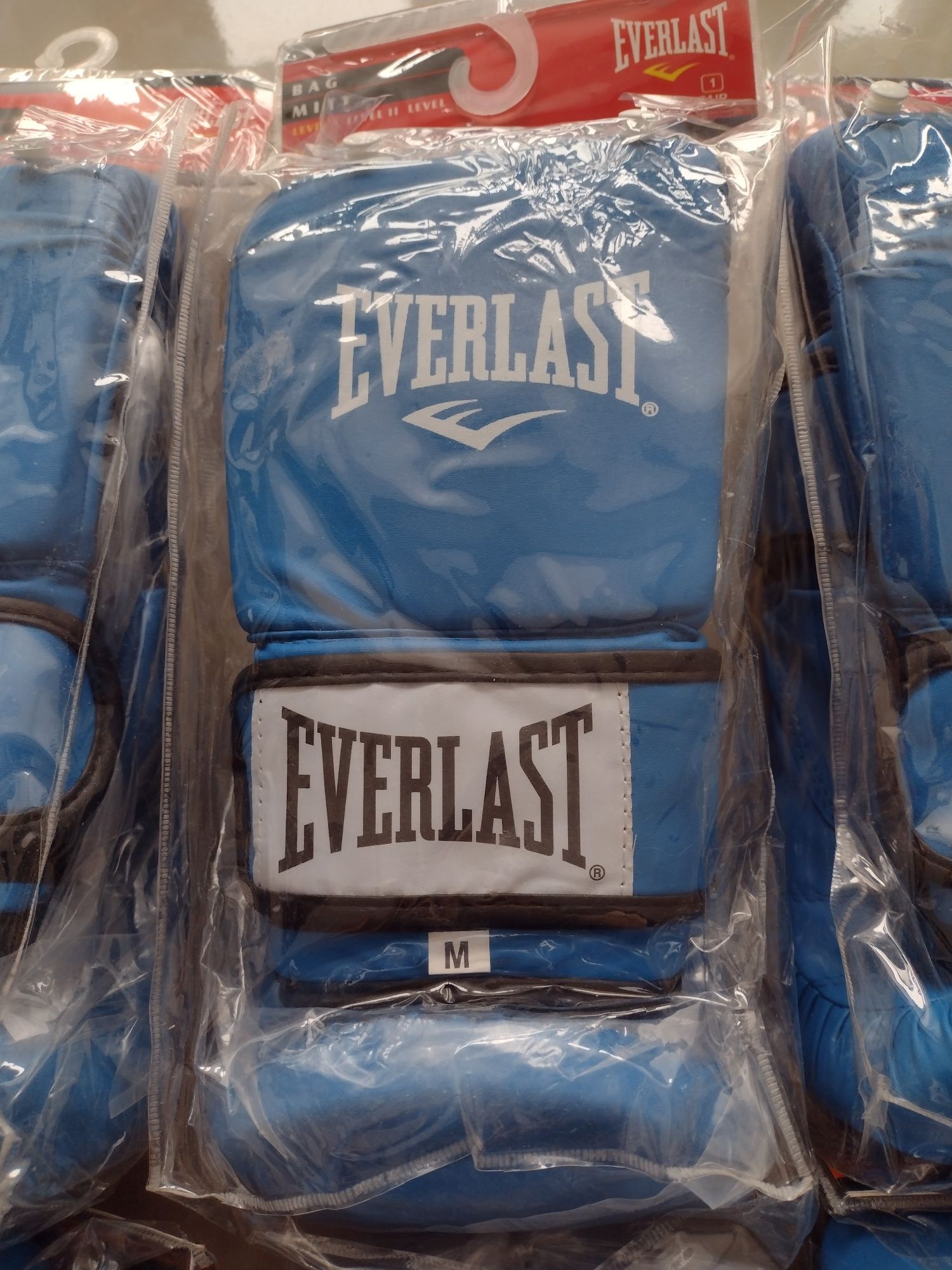 Продам боксерские перчатки рукавицы