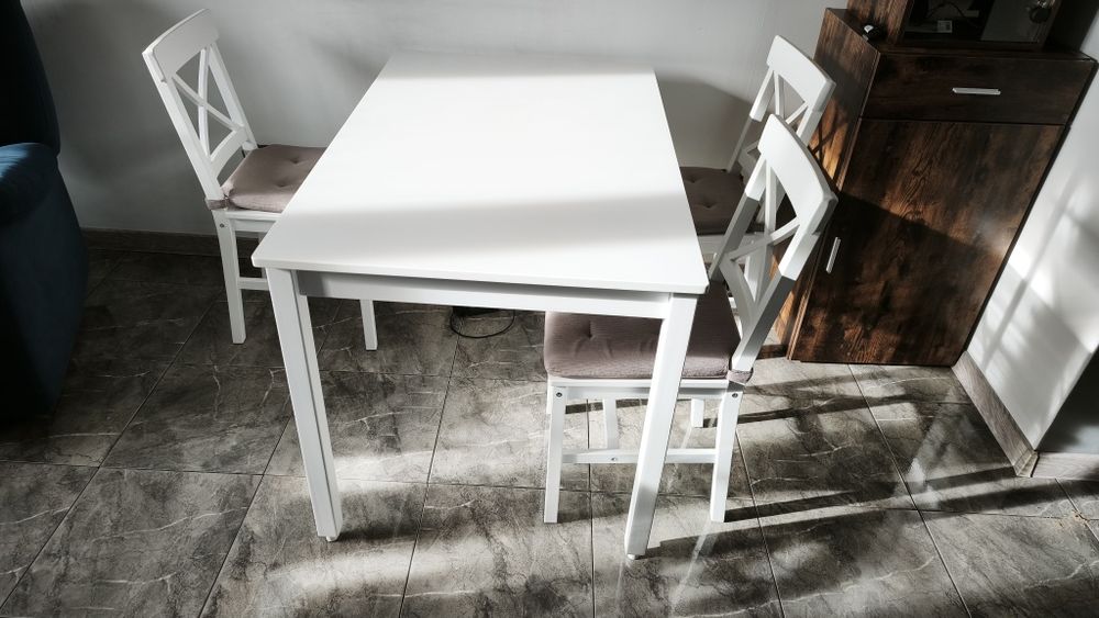 Stół + 4 krzesła kolor biały JYSK