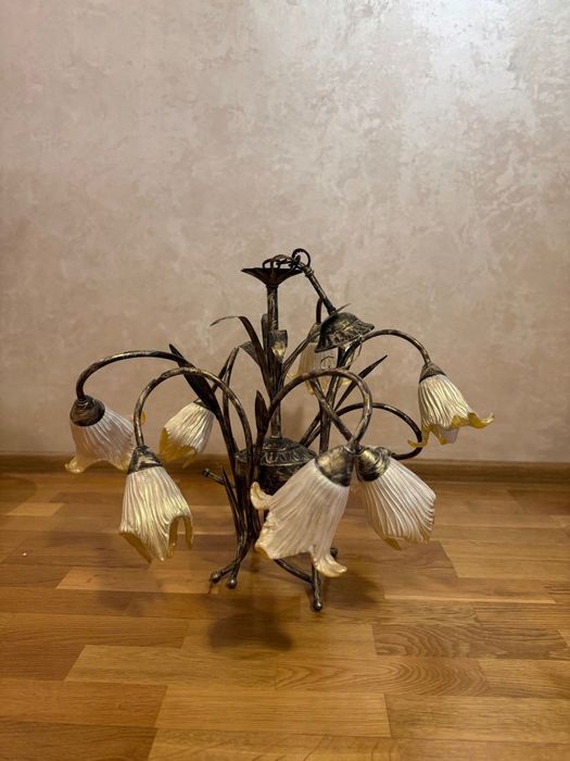 Люстра кована стельова підвісна на стелю світильник на потомок