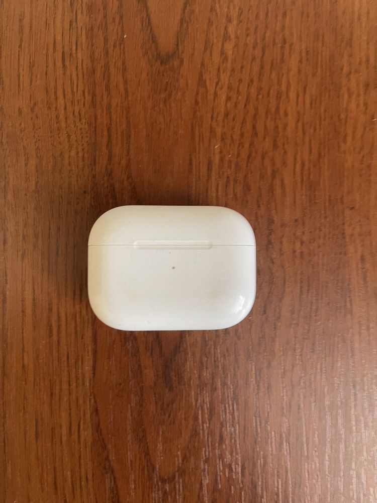 Продам кейс від AirPods Pro