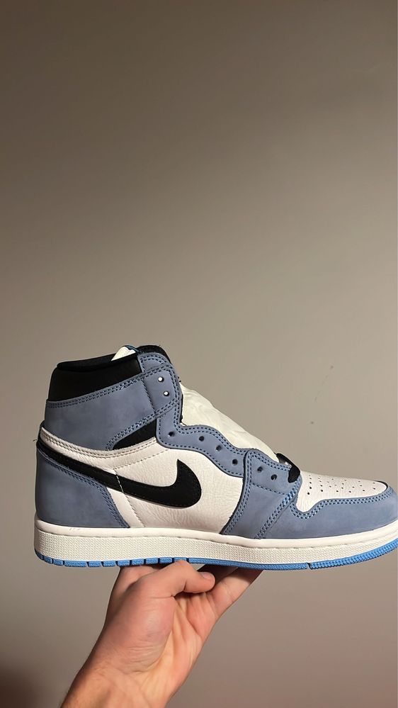 Air Jordan 1 Retro High OG "University Blue"