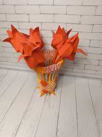 Подделка из модульного оригами Ваза с тюльпанами з трояндами поробка