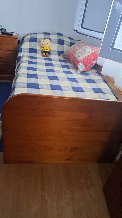 Cama de solteiro com colchão+ gaveta com colchão ,pinho tratado