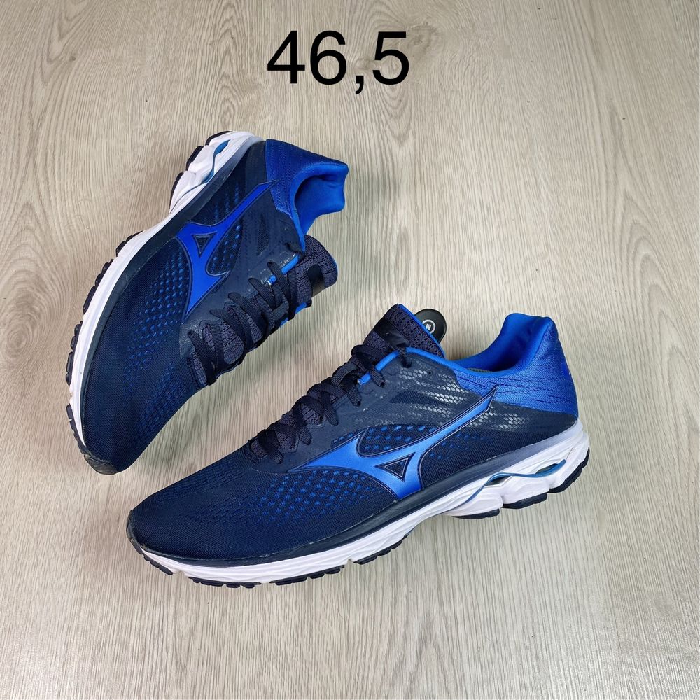 Mizuno wave rider 23