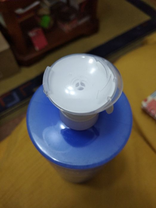 Primeira água de limpeza da Uriage 1 litro