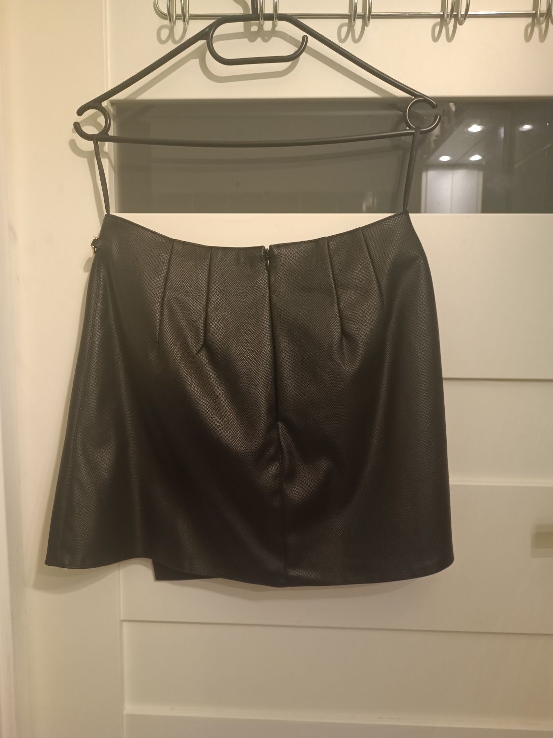 Czarna spódnica mini