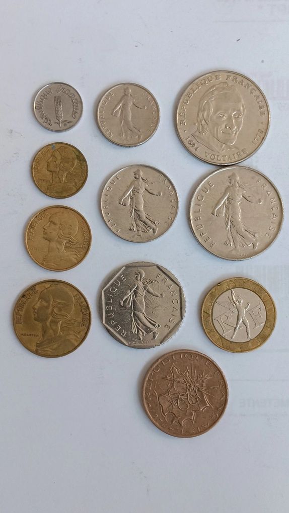 11 Moedas de francos franceses, diversas.