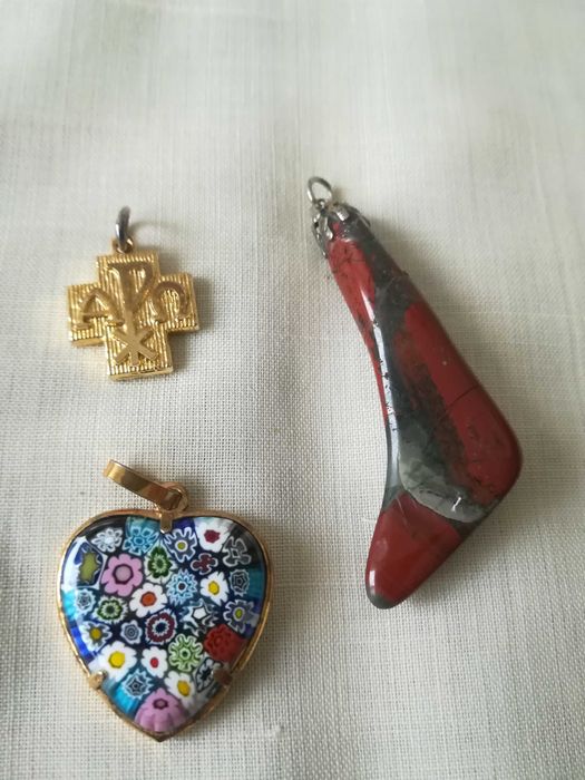 Pregadeiras e pendentes