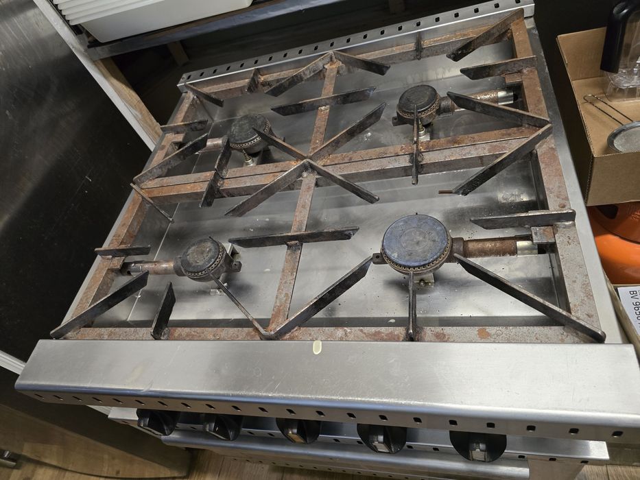 Fogão com forno tudo em inox em excelente condições