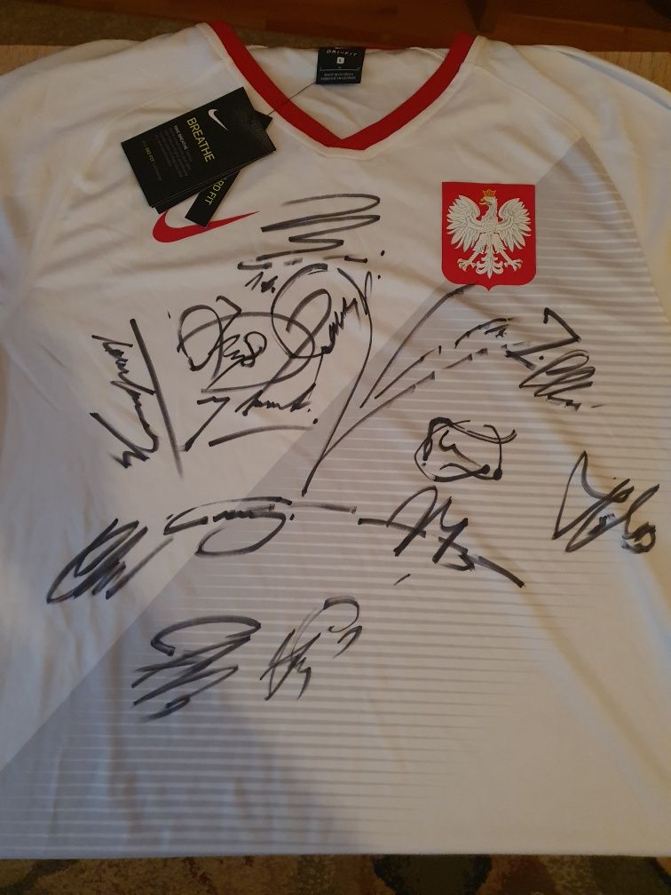 Koszulka reprezentacji z autografami