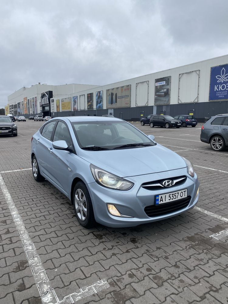 Hyundai accent 2011