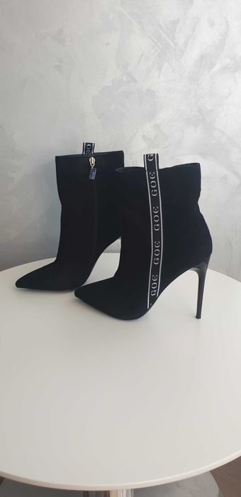 GOE Жіночі замшеві ботильйони на високих підборах  38 р