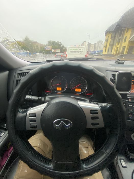 Продаю власне авто Infinity fx 35