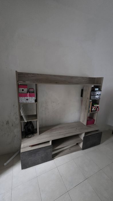 Movel de TV em muito bom estado !! Não tem marcas de uso visíveis!