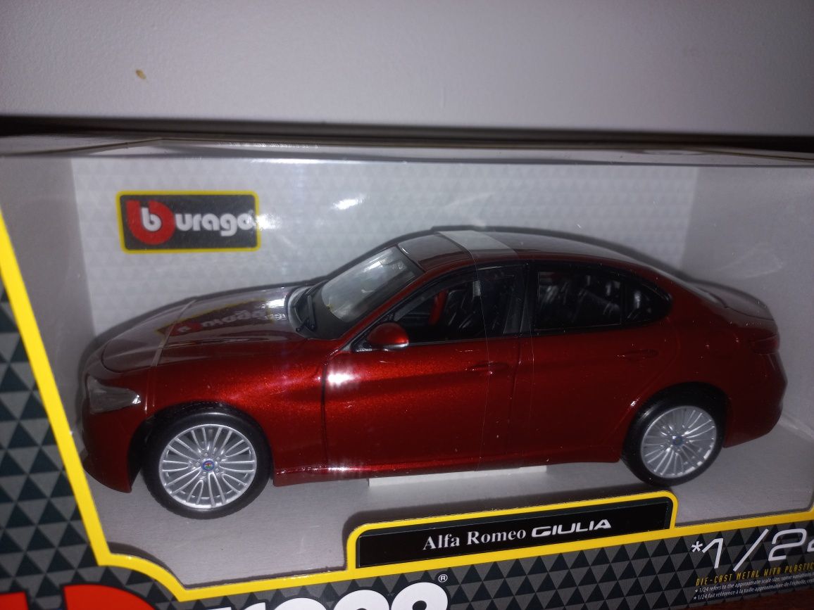 Bburago Alfa Romeo Giulia 2016, skala 1:24