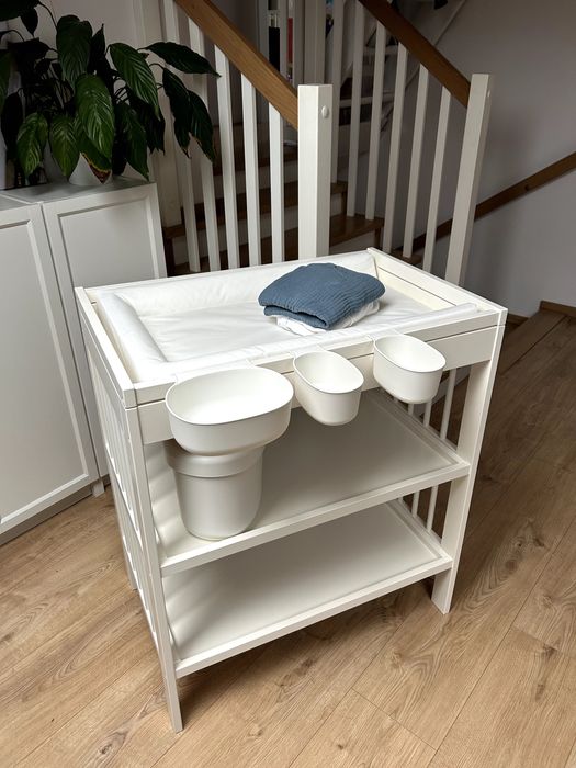 Przewijak IKEA z akcesoriami w bardzo dobrym stanie.