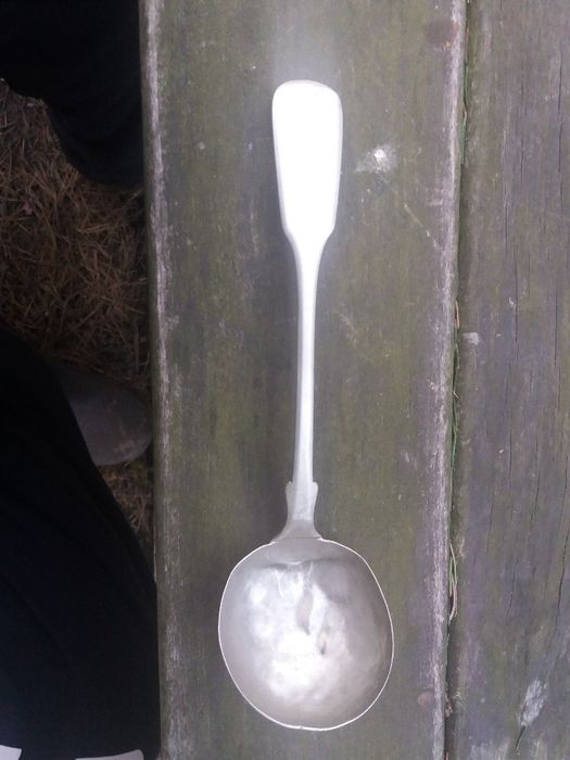 Przedwoj. pamiątki - chochla z Rosji i piękna cynkowa popielnica