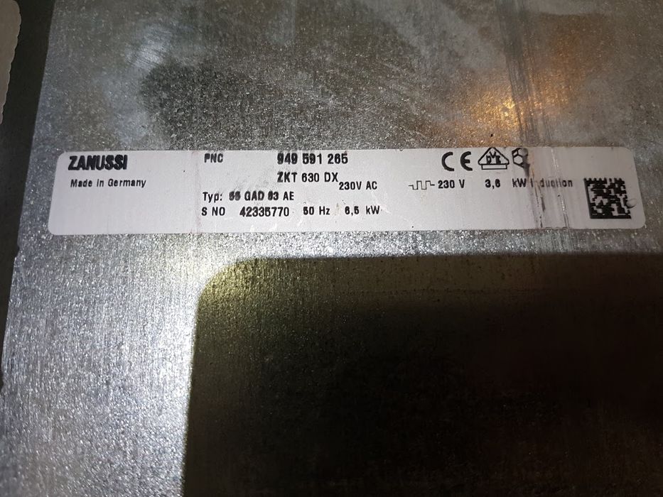Placa de indução Zanussi ZKT-630-DX avariada