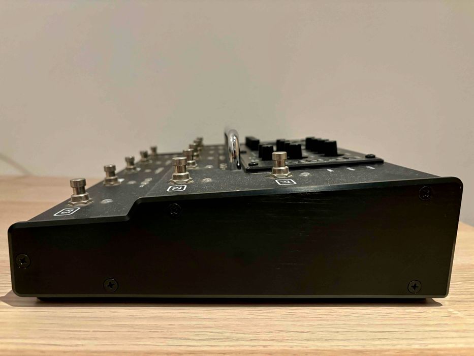 Fractal AX8 + Estojo Gator