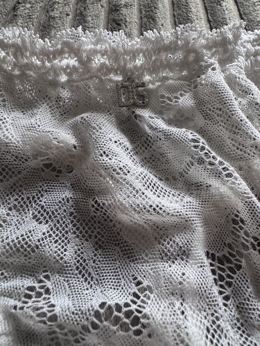 Damskie biale koronkowe majtki stringi Dolce&Gabbana, rozmiar 40 L