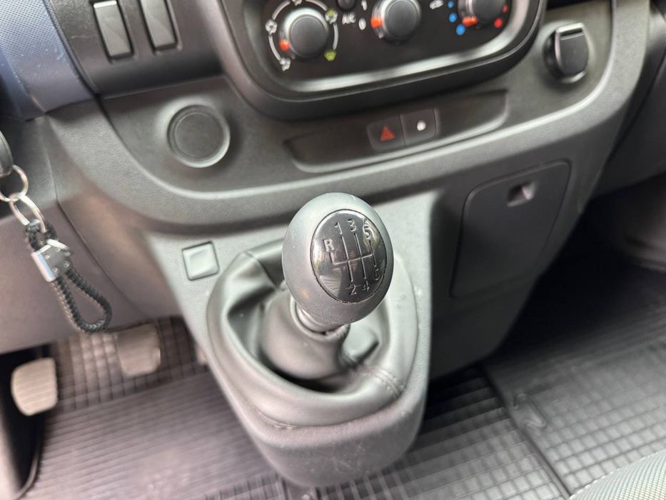 Продам Opel Vivaro Груз-пас 2015 року.